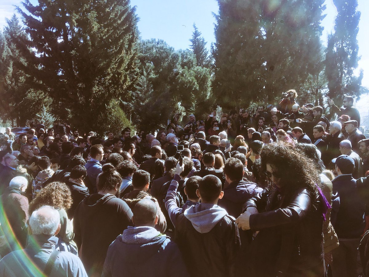 Berkin’in ve Berkin’in anısına sahip çıkanların yakasından düşün!