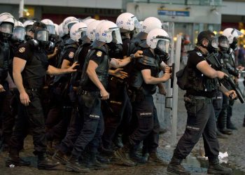 Eşit, adil, onurlu bir barış için mücadeleye!