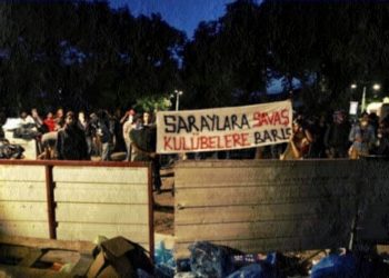 Saraylarla savaş, kulübelerle barış!