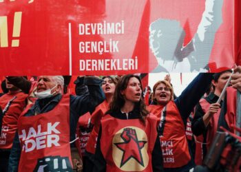 Taksim özgür olacak, işçi sınıfı özgür olacak, Türkiye özgür olacak!